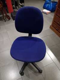 Cadeiras rotativas azul clara e azul Escura