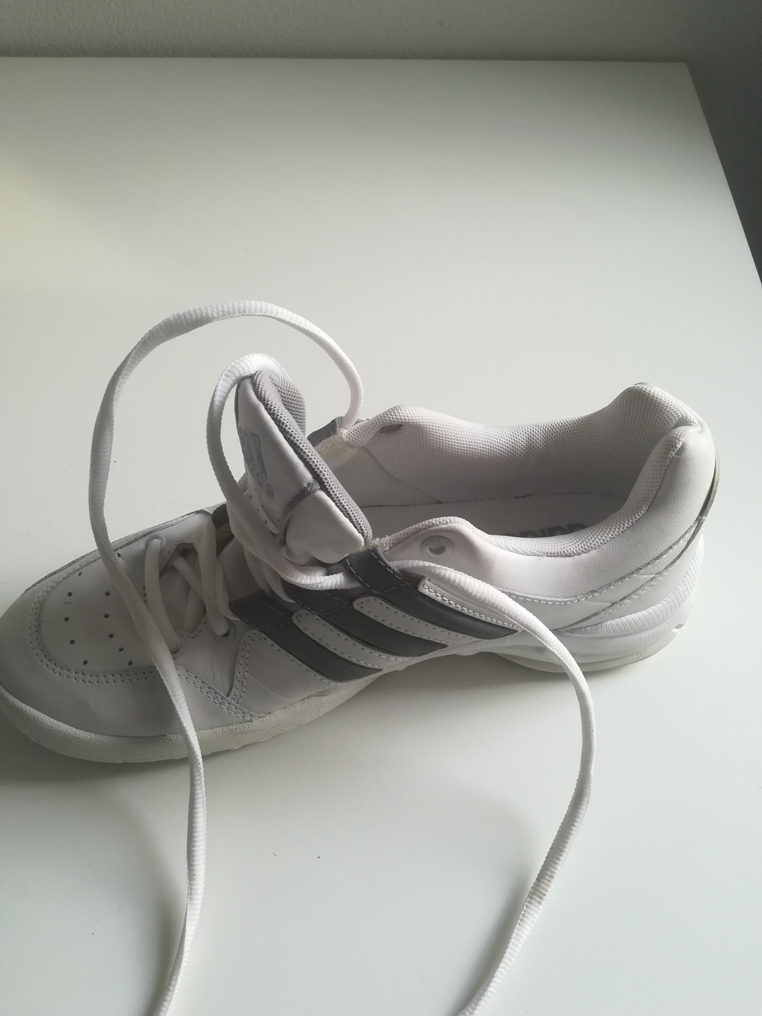 Prawy jeden but Adidas roz 40