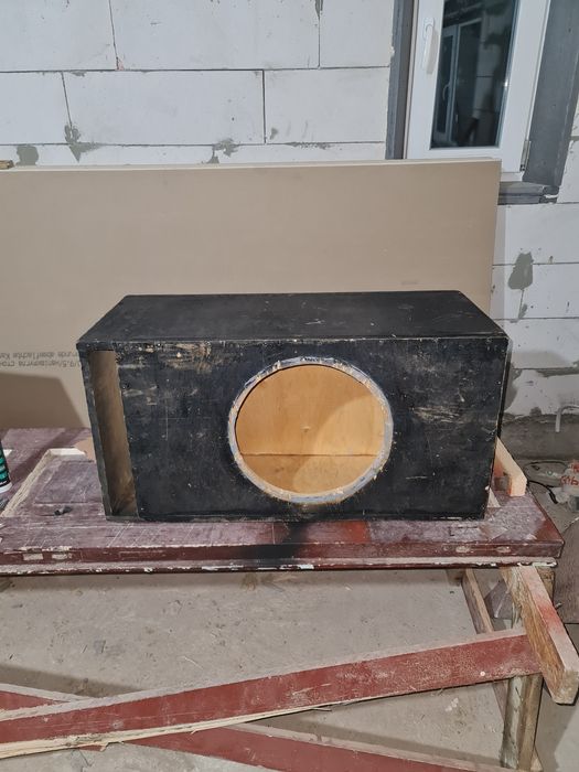 Продам короб для сабвуфера