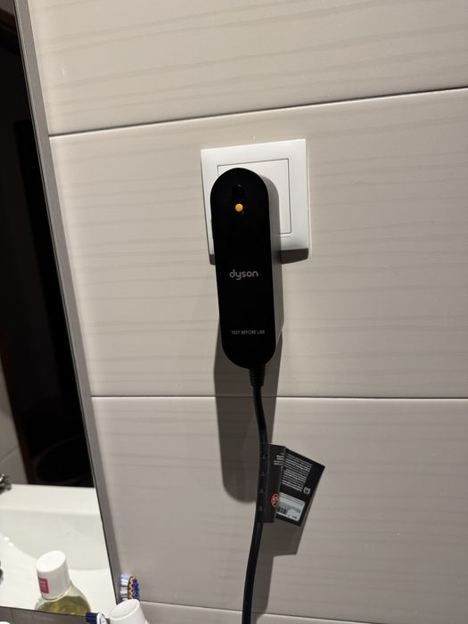 Dyson Airstrait com garantia de 33 meses e caixa