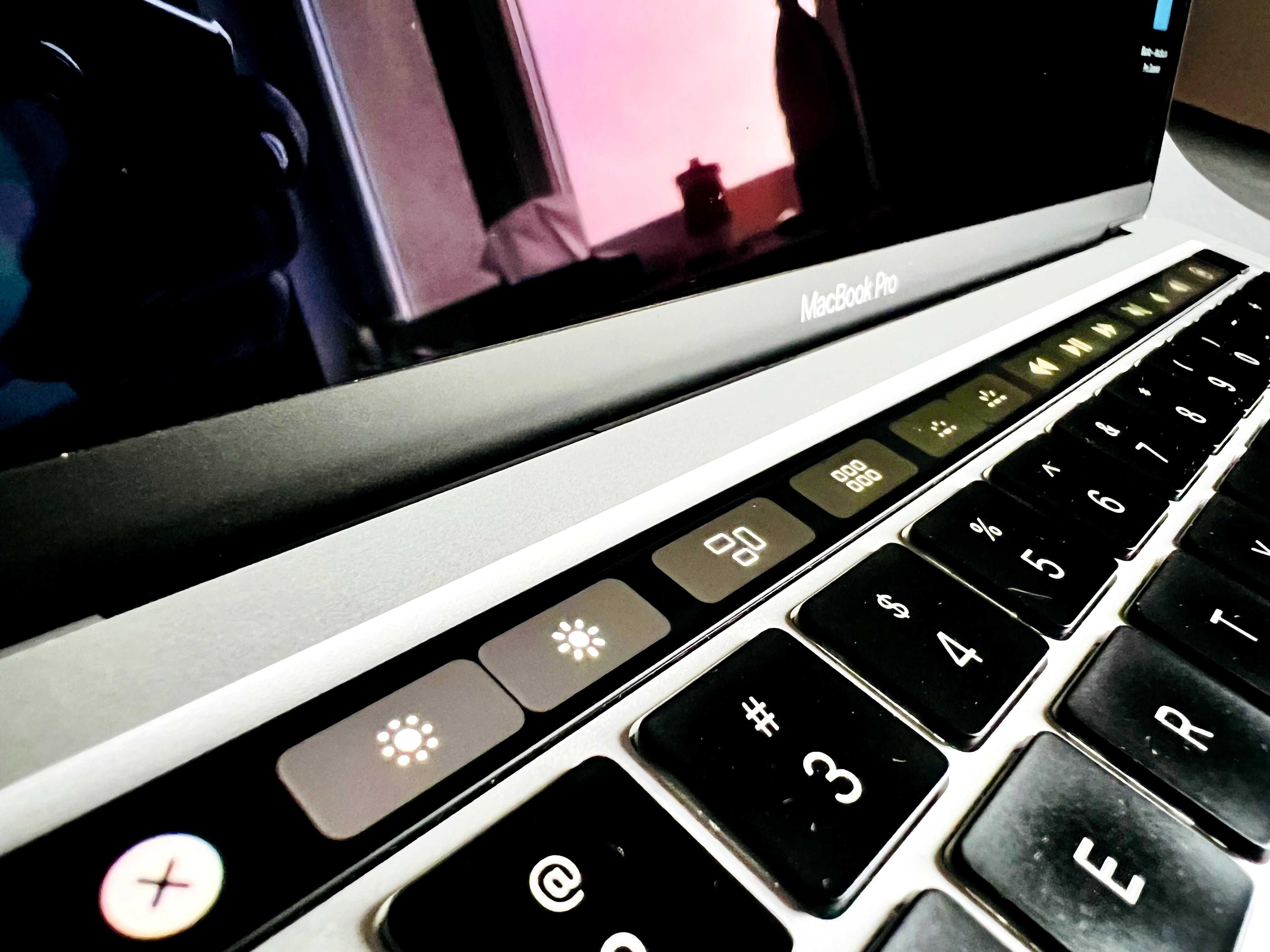 Macbook PRO 2020 16GB/1TB SSD, Touchbar, Intel Core i5