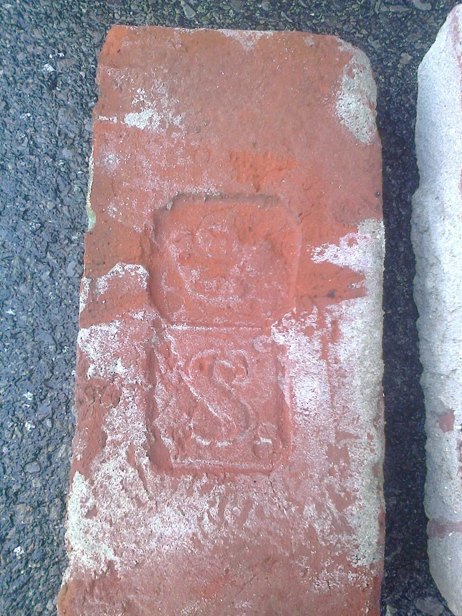 cegła sygnowana różne rodzaje