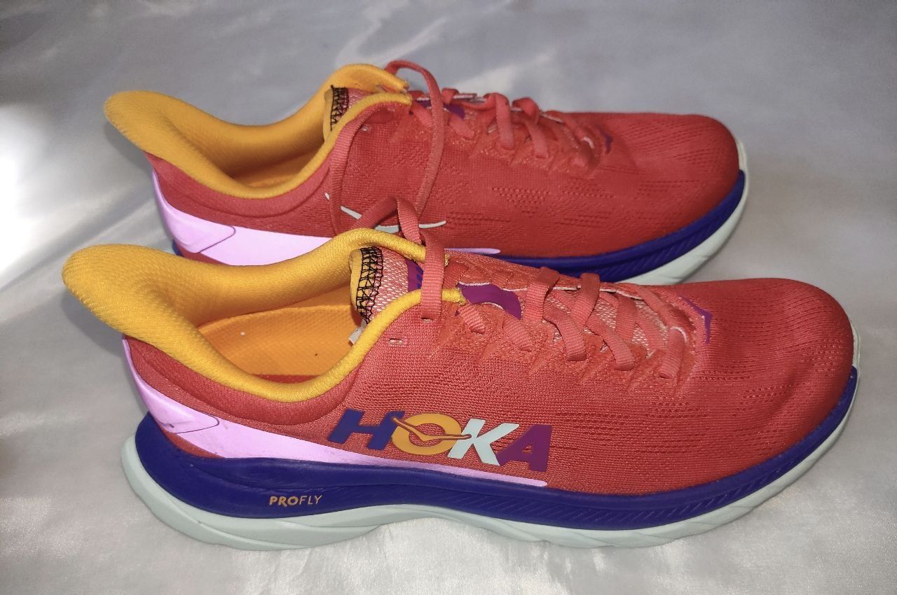 Продам опт кросівки Hoka
