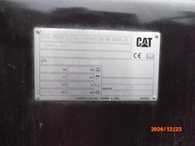 Łyżka CAT 343,444 4w1 2434 mm nieużywana