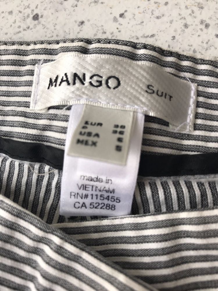 Calças riscas Mango