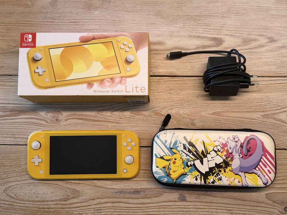 Nintendo Switch Lite Żółty + case Pokemon Pikachu MewTwo + pudełko