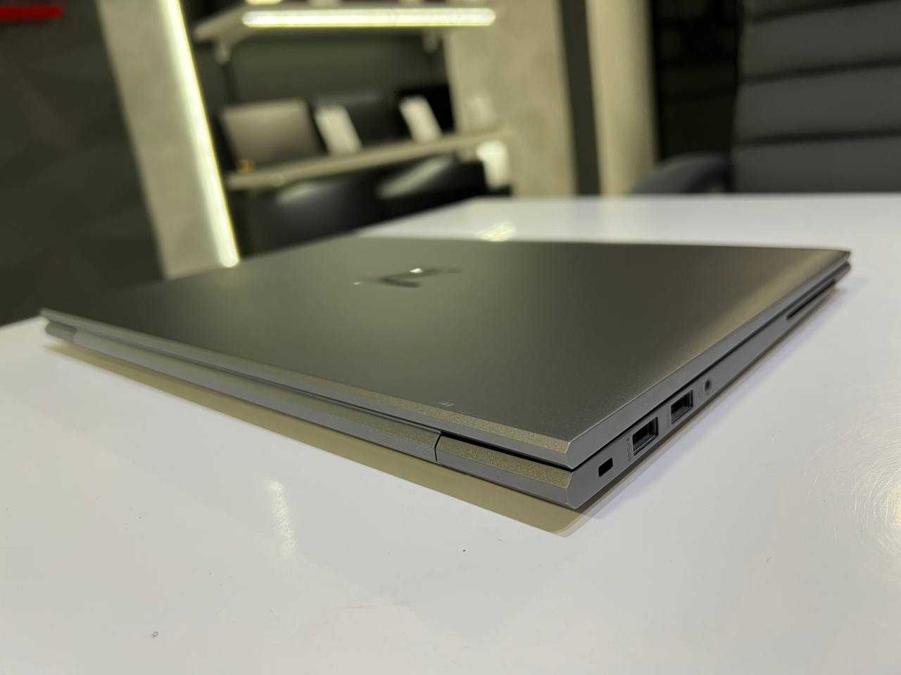 Ноутбук HP Zbook Firefly 14 G7 14" Intel i7-10610U/32Gb/512Gb SSD
