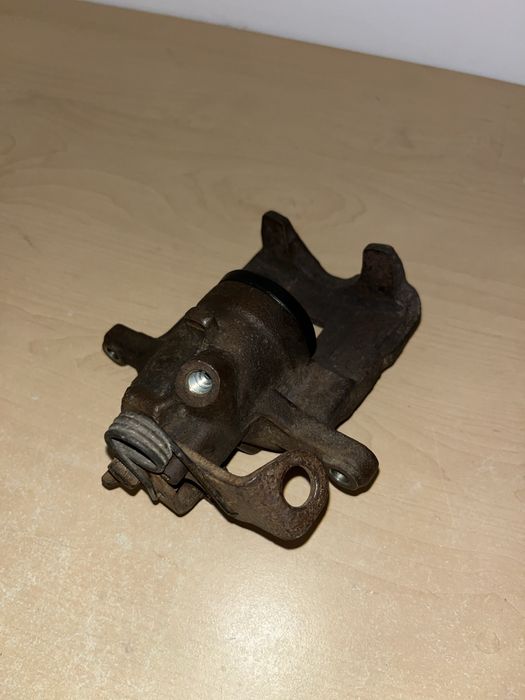 Задній лівий супорт Opel Vivaro 2/Renault 2 Trafic 01-14 ABS 520451