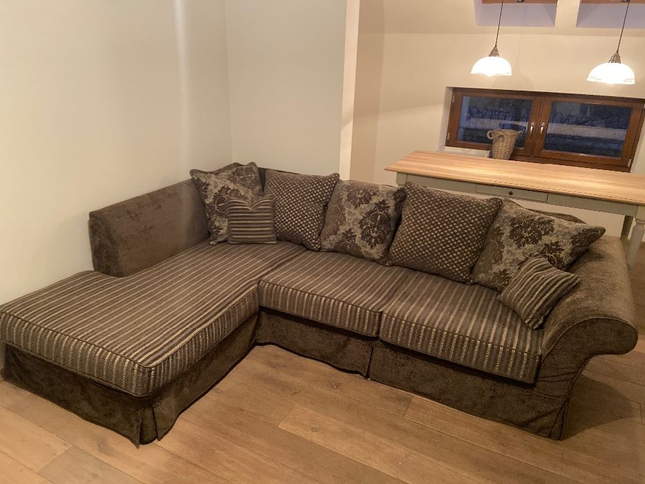 Piękna duża i wygodna sofa narożna Livingroom