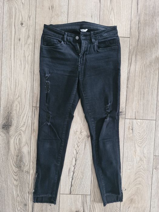 Ciemne jeansy Pepco z przetarciami rozmiar 36