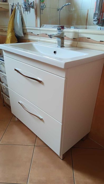 Szafka łazienkowa z umywalką