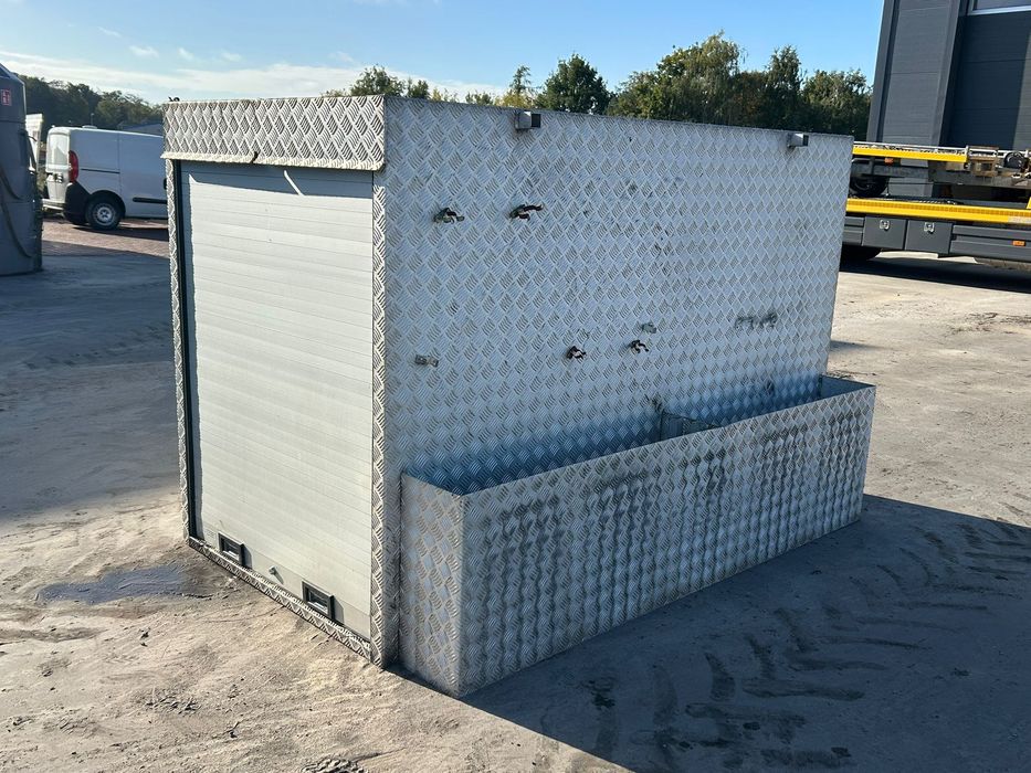 Skrzynka skrzynia narzedziowa za kabine iveco