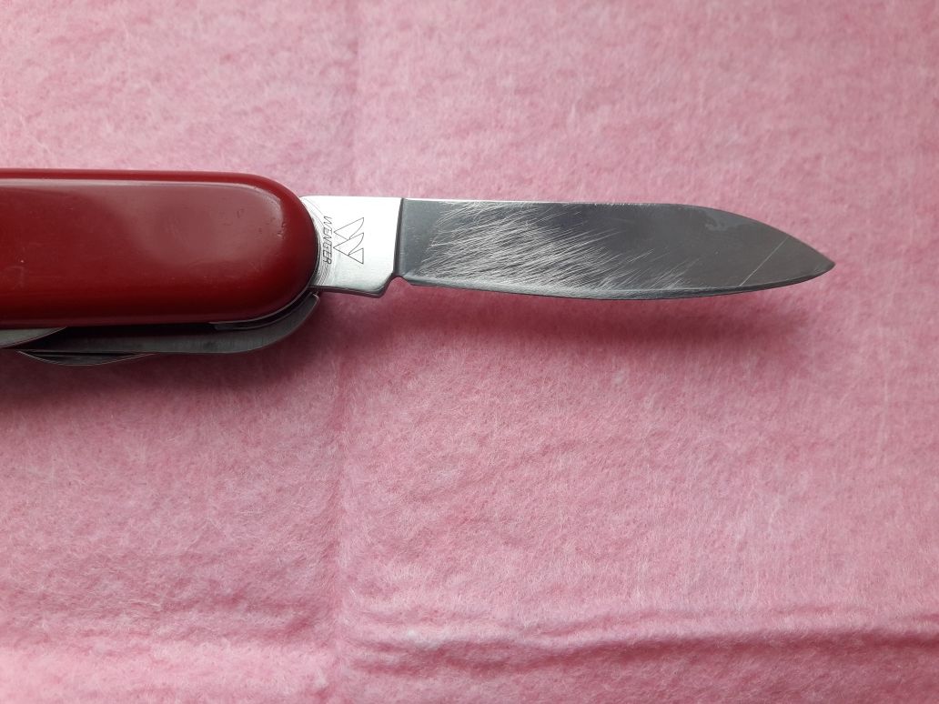 Wenger , Victorinox