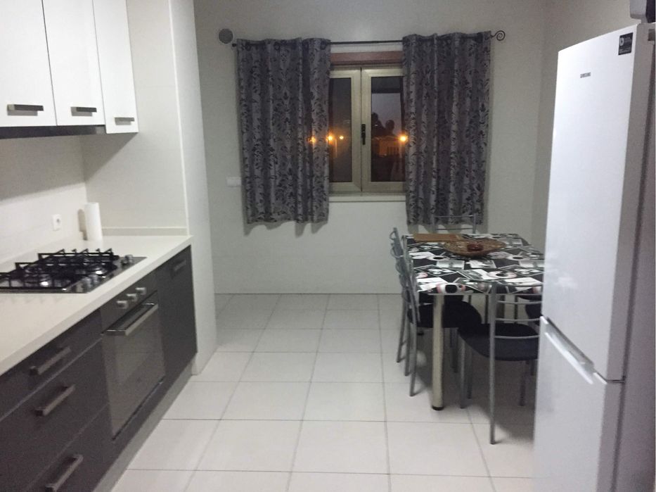 Quarto sinples e duplos trabalhadoras estudantes