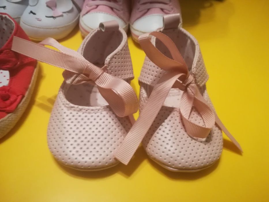 Sapatos de bebé dos zero aos 9 meses