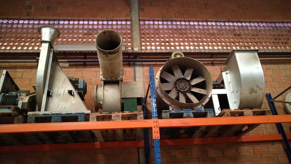 Ventiladores de diversas dimensões com motor elétrico