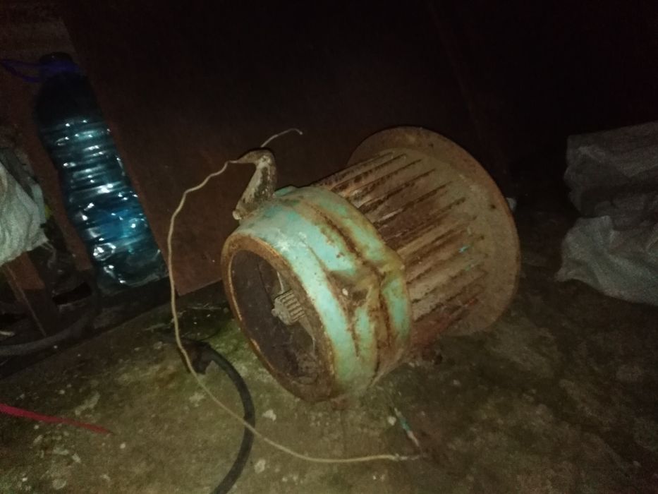 Продам электро двигатель с тельфера