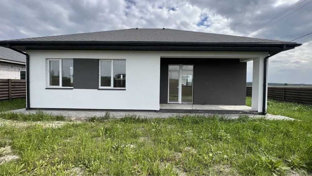Одноповерховий будинок 107м2. Біля лісу та обвідного каналу.