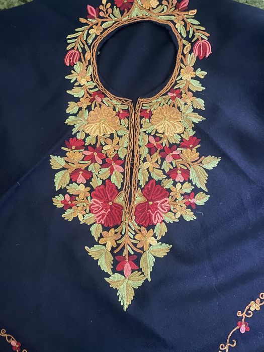 Шерстяна вишита накидка натлаття