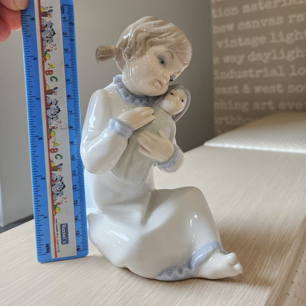 Статуэтка, фарфор, Zaphir lladro, Девочка с куклой Don't Cry Dolly