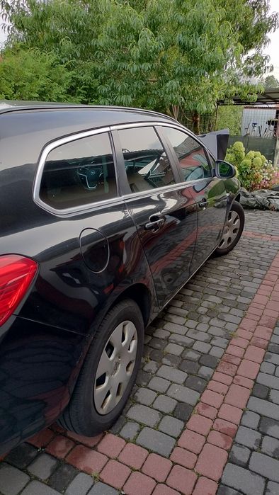 Opel Astra J 2011