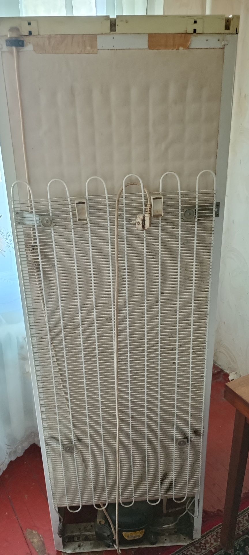 Продам 2 холодильника . Читайте описание