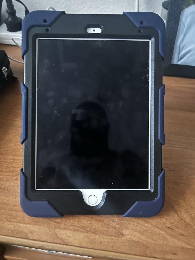 Sprzedam ipad mini4