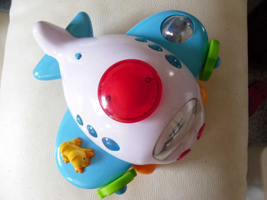 Avião canta e viaja Chicco