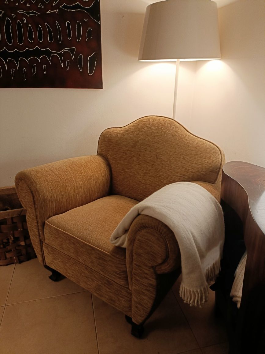 Cadeirão/poltrona amarela para sala