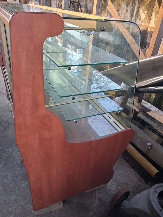 Холодильна вітрина робоча б.у в хорошому стані продам  18400