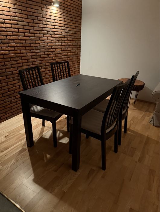 Stoł do jadalni i krzesła