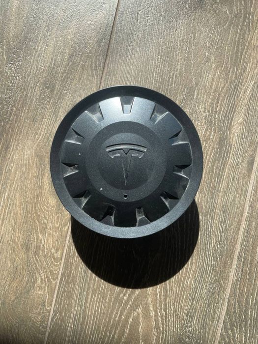 Колпак на Tesla 3 performance r20