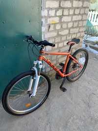 Продам фирменный велосипед Felt