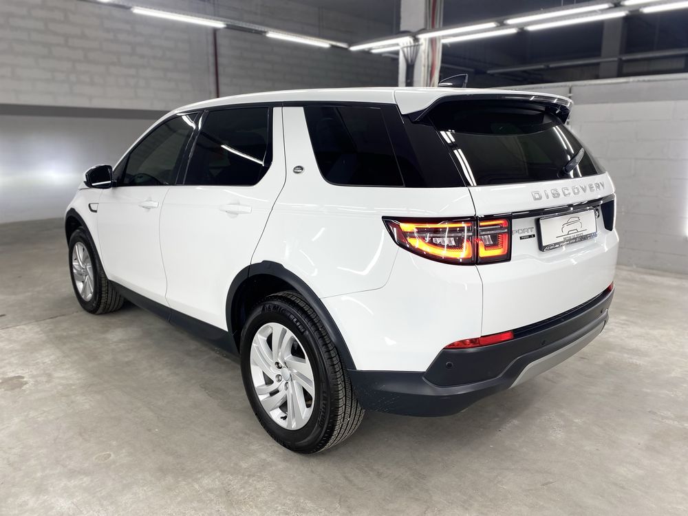 В наявності автомобіль Land Rover Discovery Sport 2019