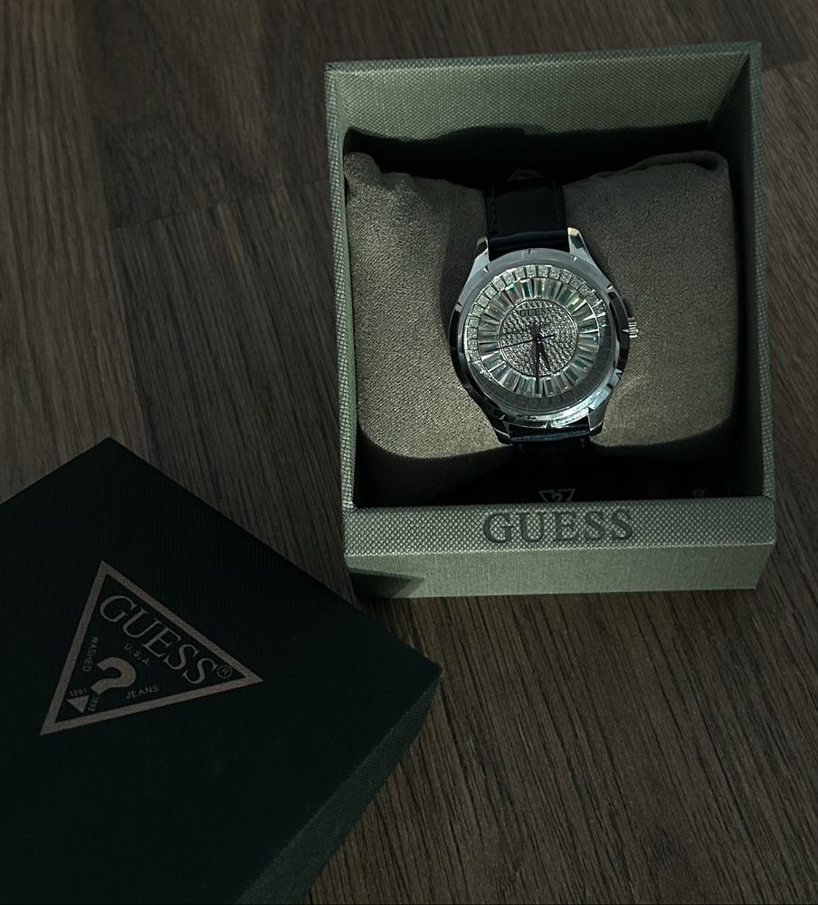 Годинник жіночий Guess