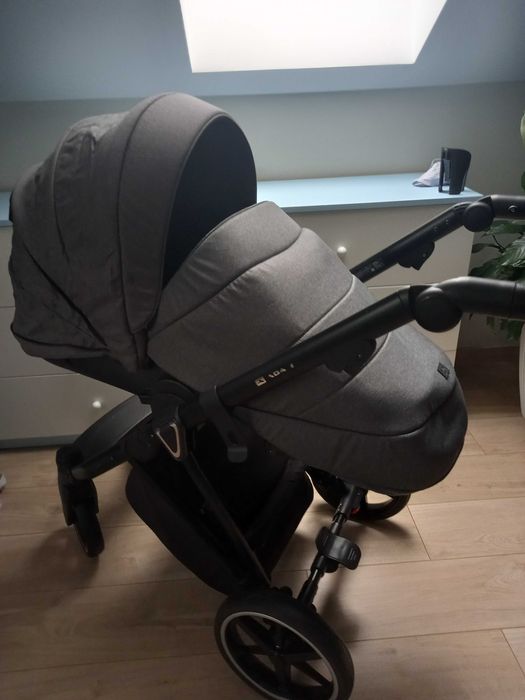 Wózek 2w1 + nosidełko z bazą + gratisy