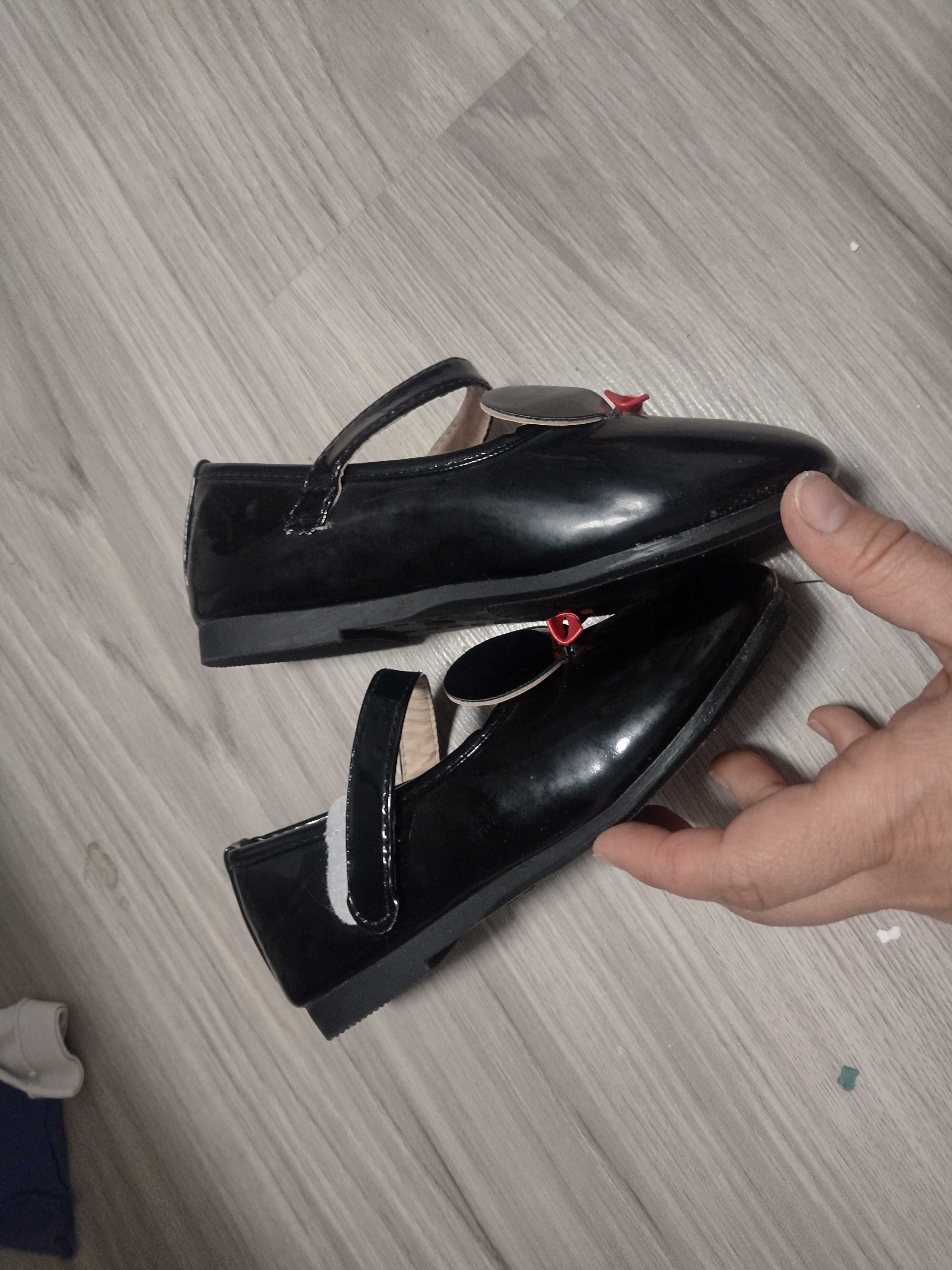 Śliczne baleriny myszka Minnie na rzepy 32