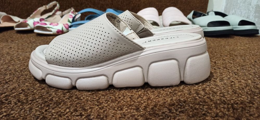 Шлепки кожаные на широкую ногу 37 размера