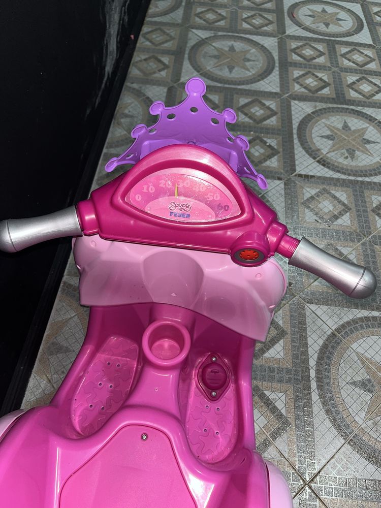 Mota a bateria menina