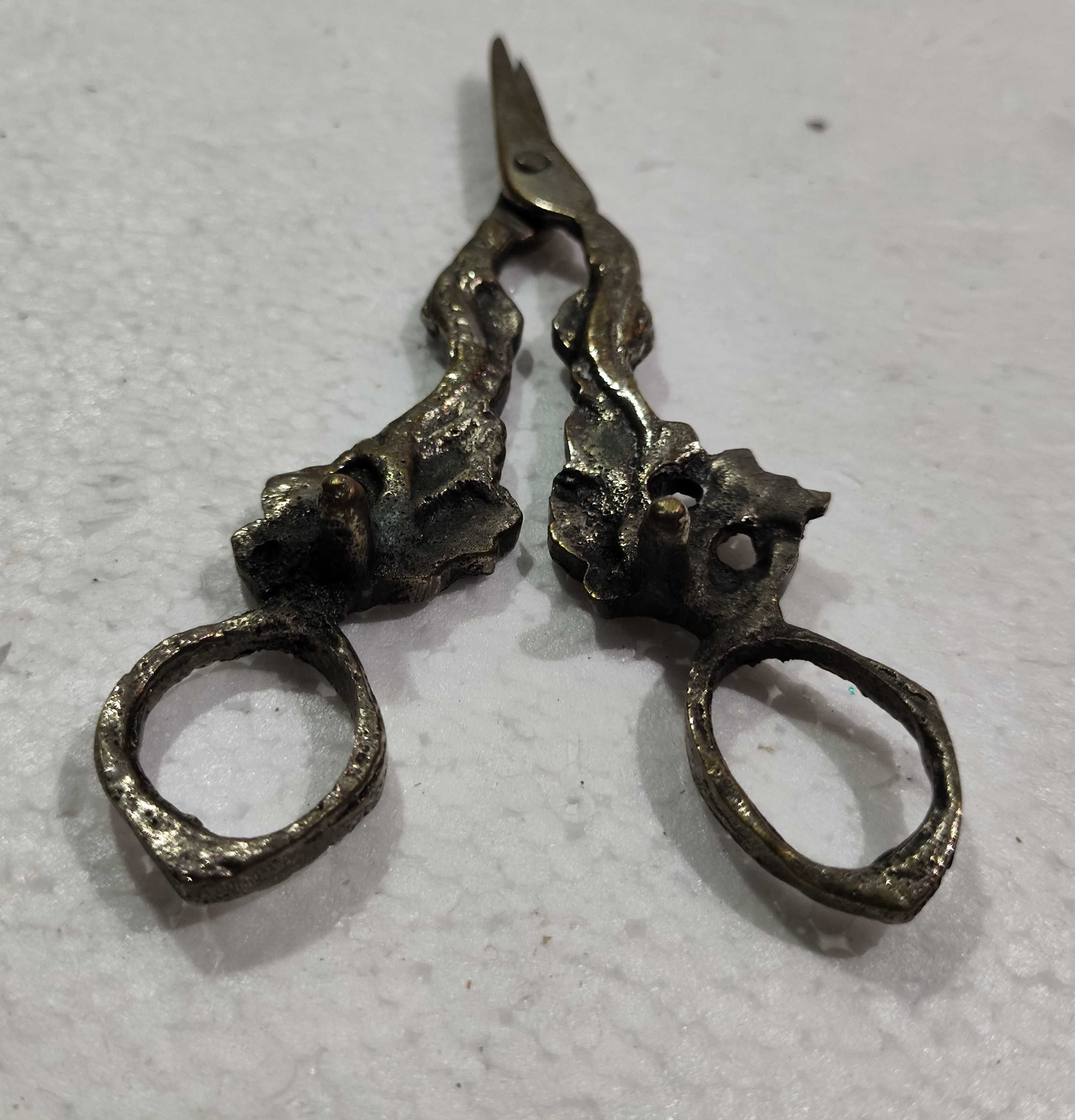 Tesoura para uvas em metal