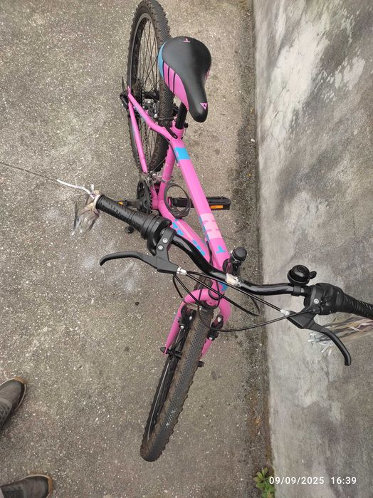 Bicicleta rosa aro 24 com mudanças