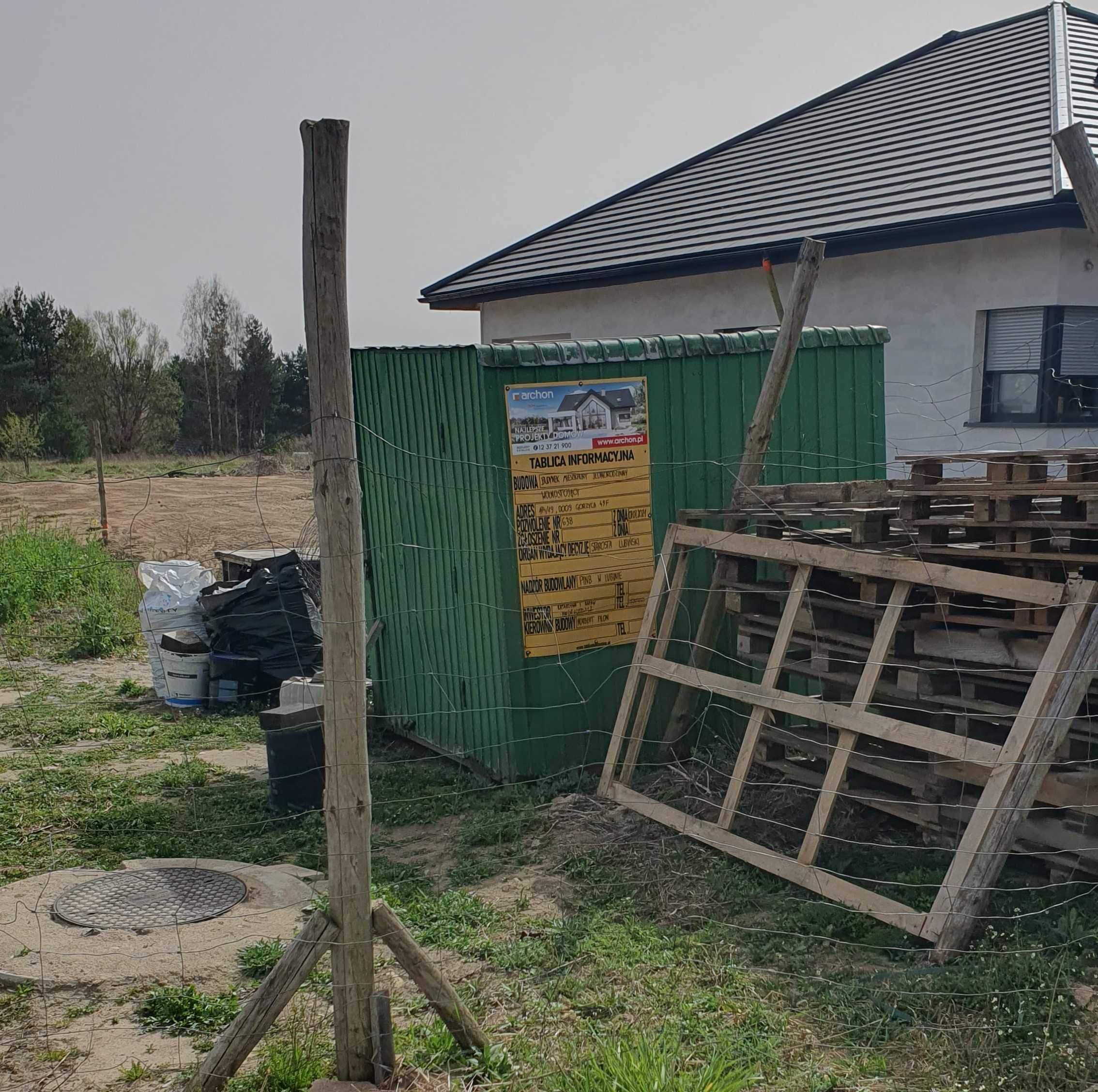 Buda kiosk garaż pakamera schowek kontener budowlany na czas budowy