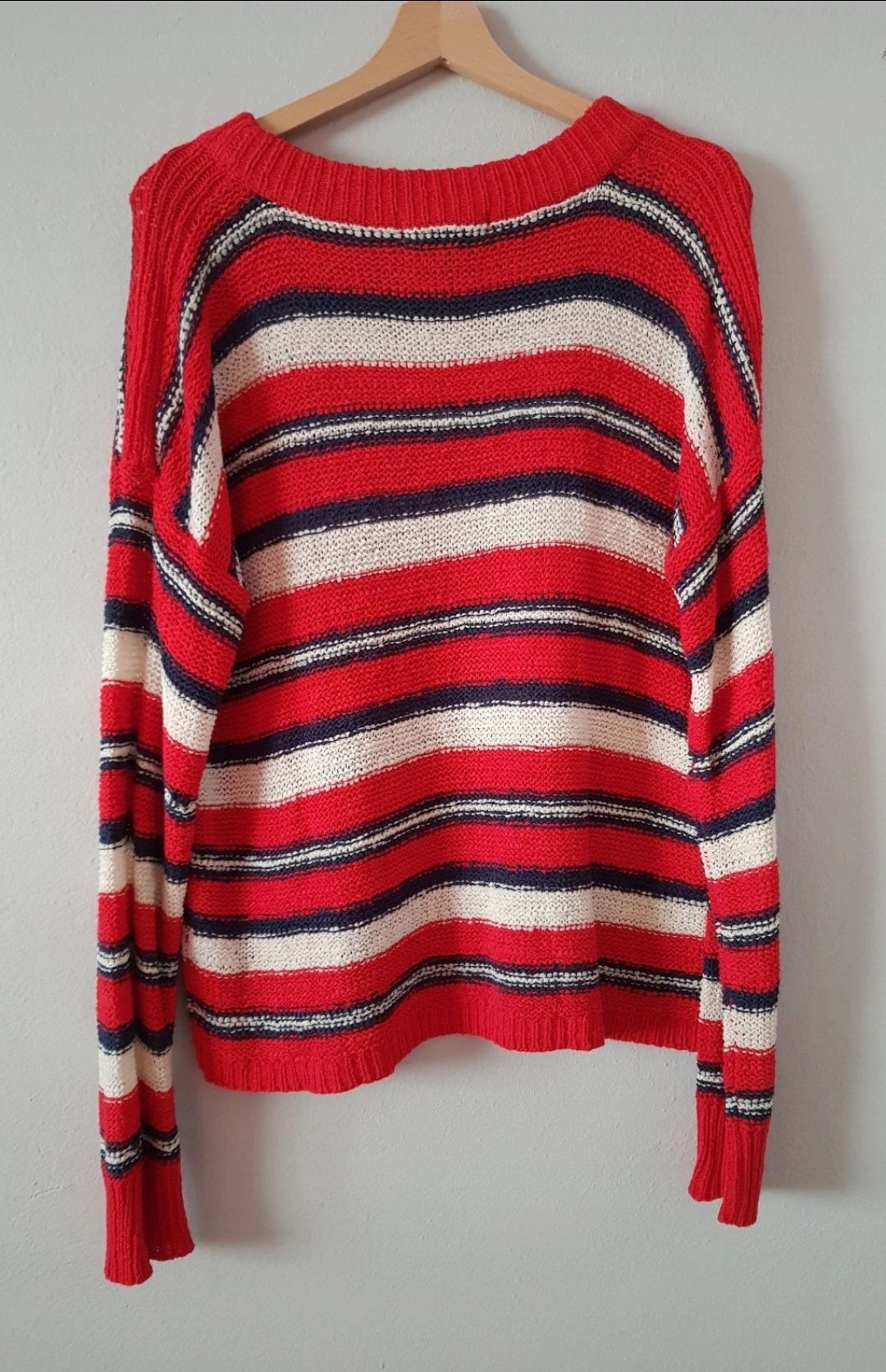 Czerwony jesienny sweter w paski rozmiar 42