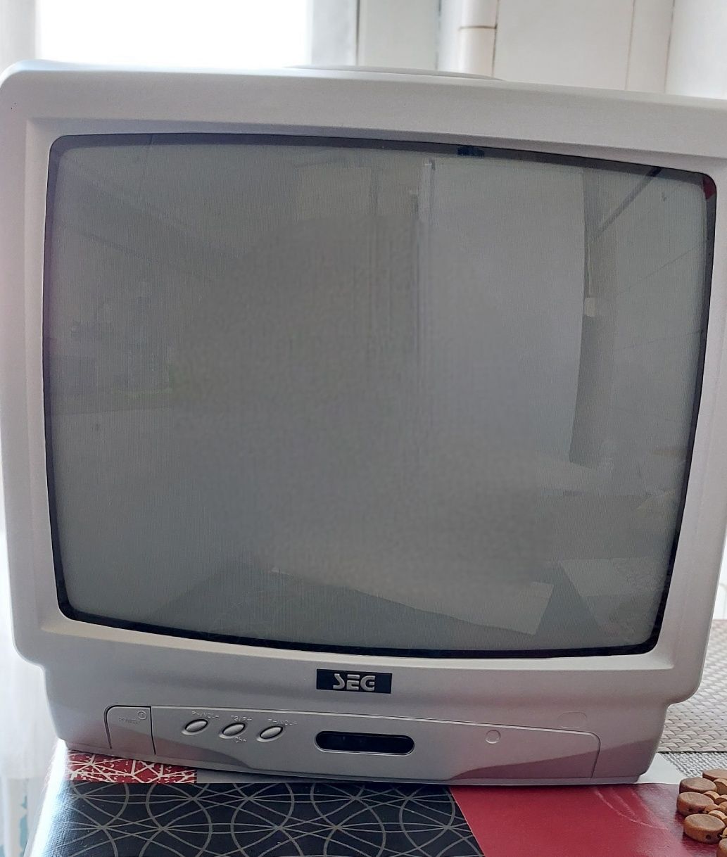 Vendo Tv a cores