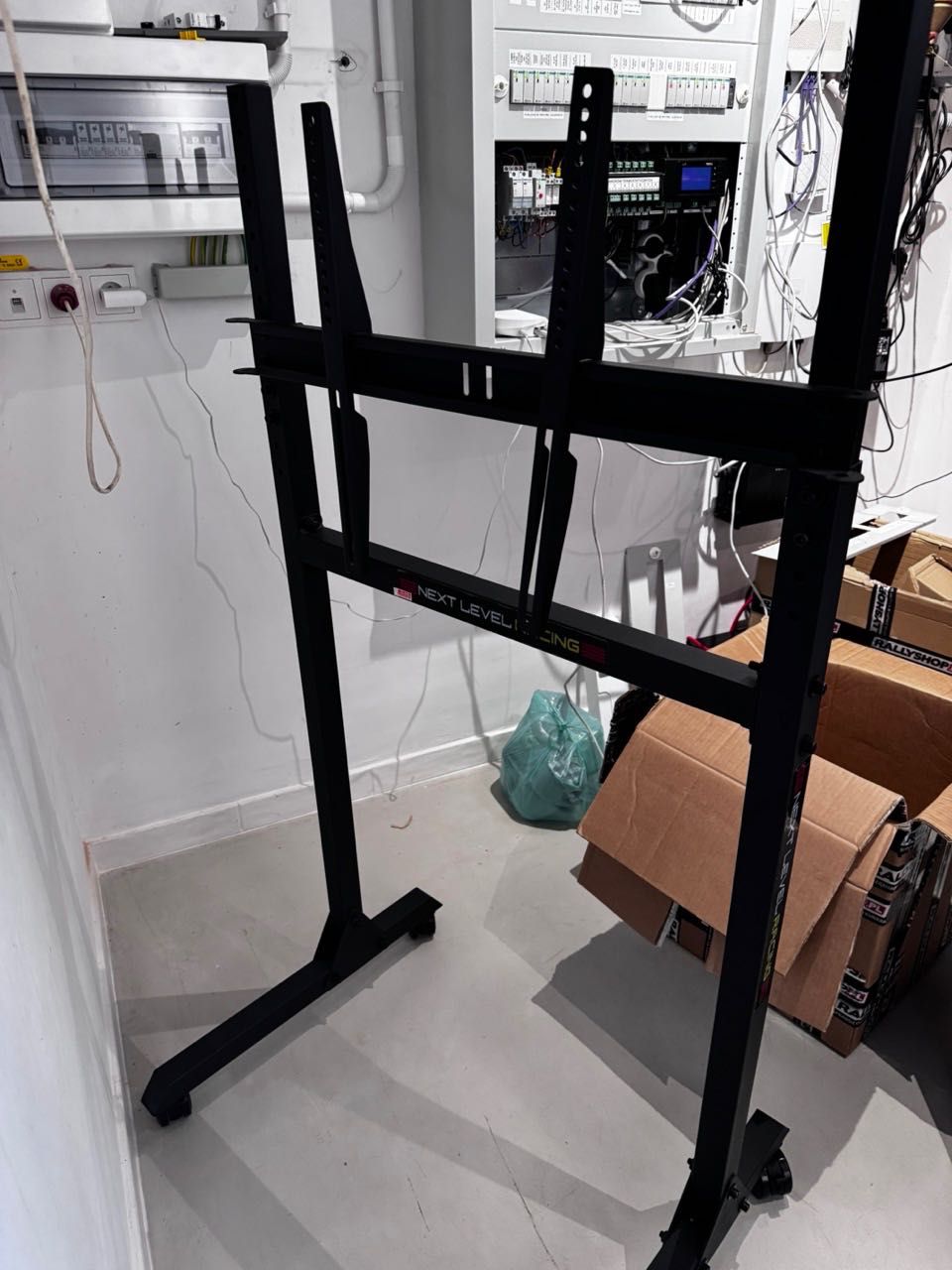 Stojak na monitor NEXT LEVEL RACING Free Standing Simracing Flightsim