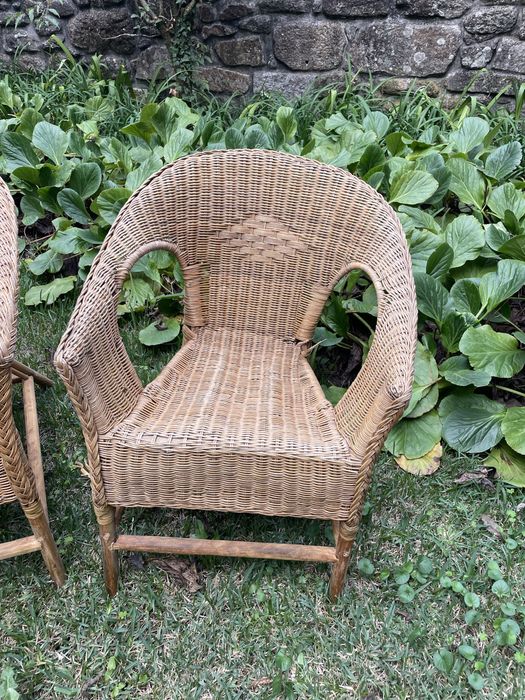 Cadeiras estilo bambu em palhinha