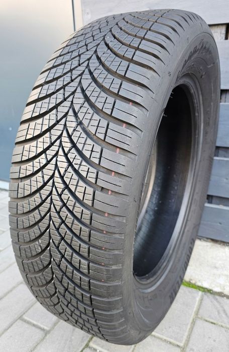 Goodyear Vector 4Seasons G3 215/60R17 100 V