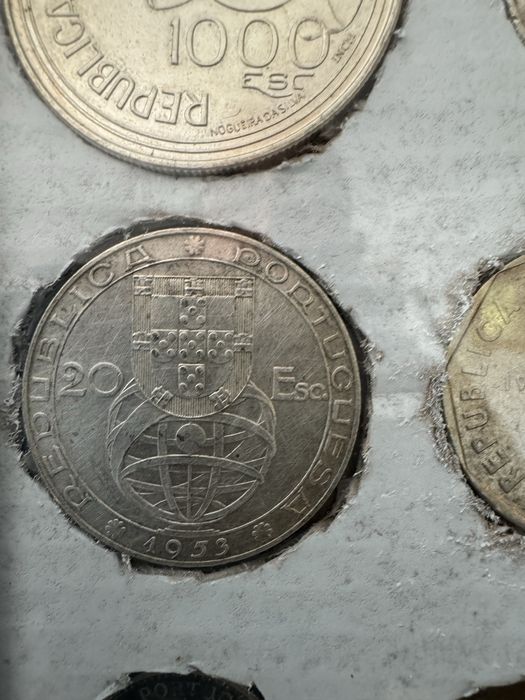 Muitas moedas muitas delas em prata toda em muito bom estado