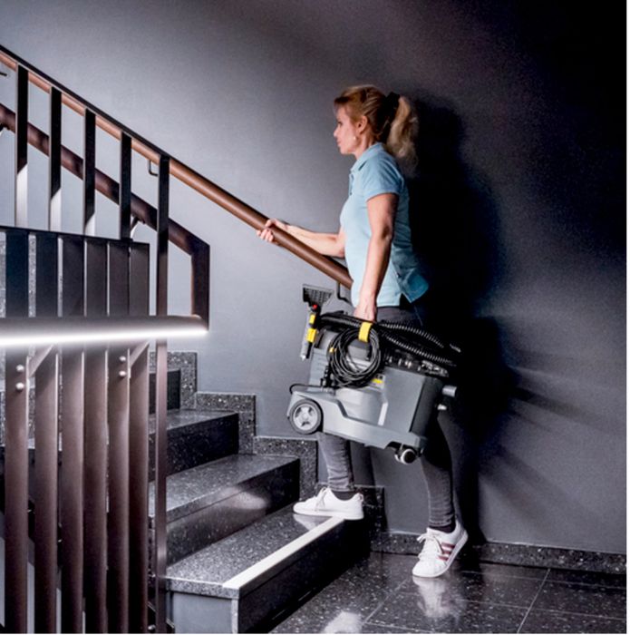 Оренда Професійний миючий пилосос Karcher Puzzi 8/1 (1.100-240.0)