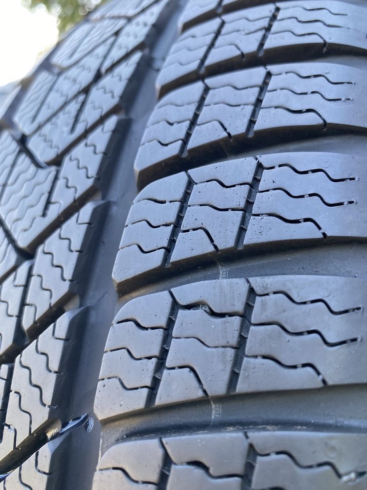 205/60/16 Sprzedam komplet opon Pirelli